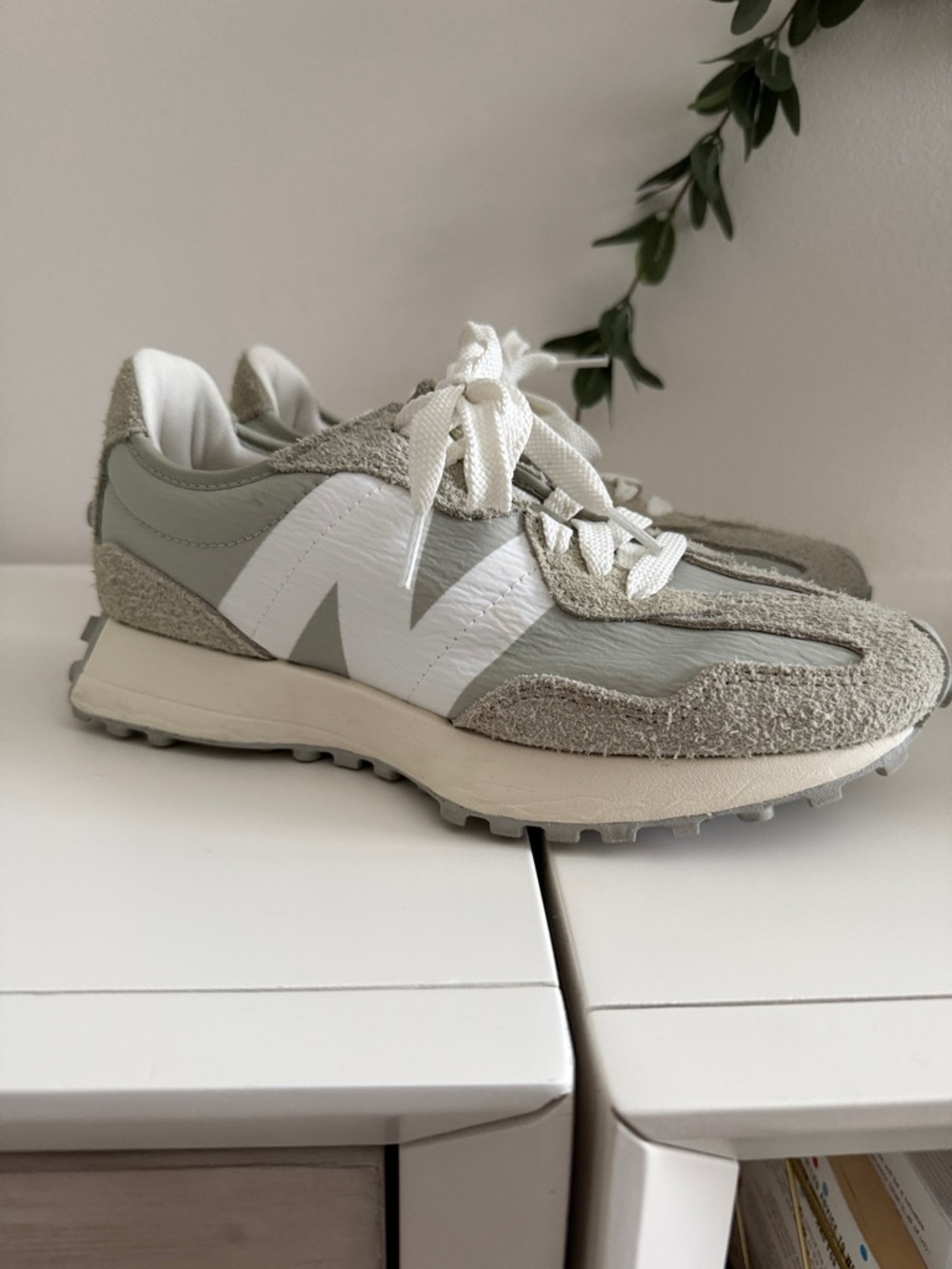 New Balance 327 Casual Women's Light to Minty Green & White Athletic Sneakers